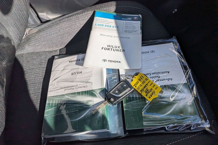 2022 Toyota Hilux SR