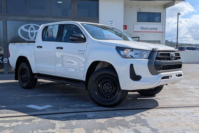 2022 Toyota Hilux SR