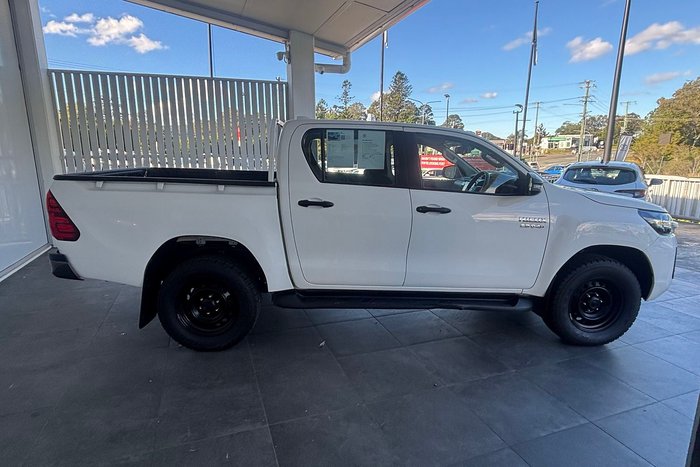 2022 Toyota Hilux SR