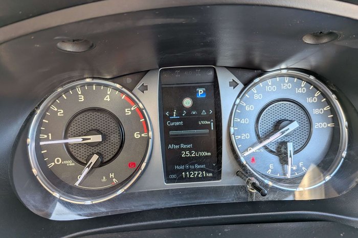 2022 Toyota Hilux SR