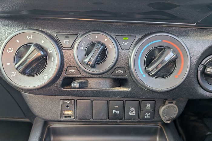 2022 Toyota Hilux SR