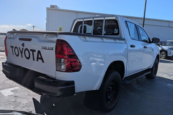 2022 Toyota Hilux SR