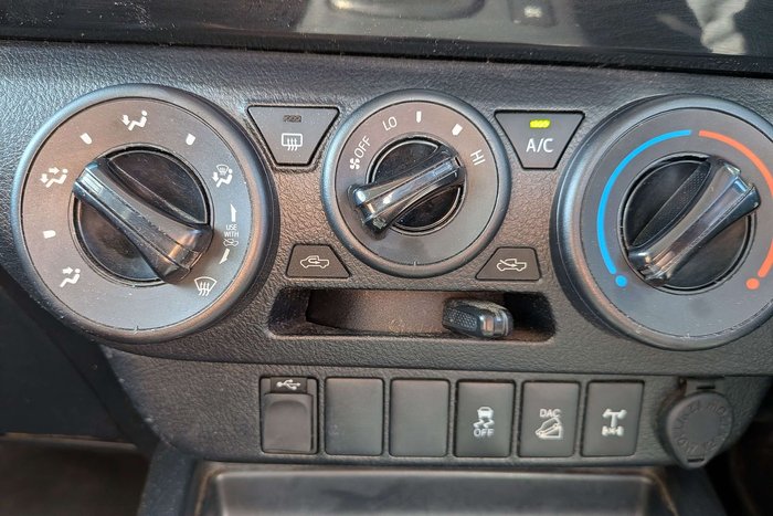 2017 Toyota Hilux SR