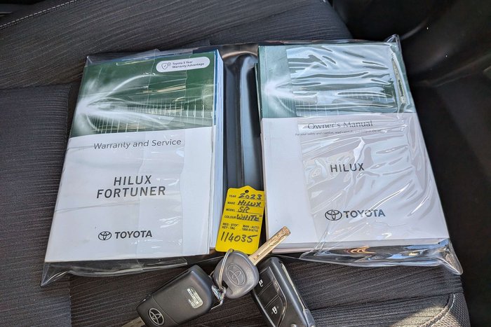 2023 Toyota Hilux SR