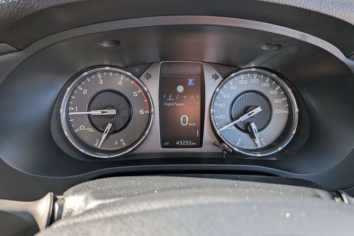 2023 Toyota Hilux SR