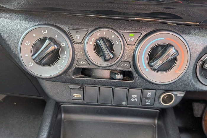 2023 Toyota Hilux SR