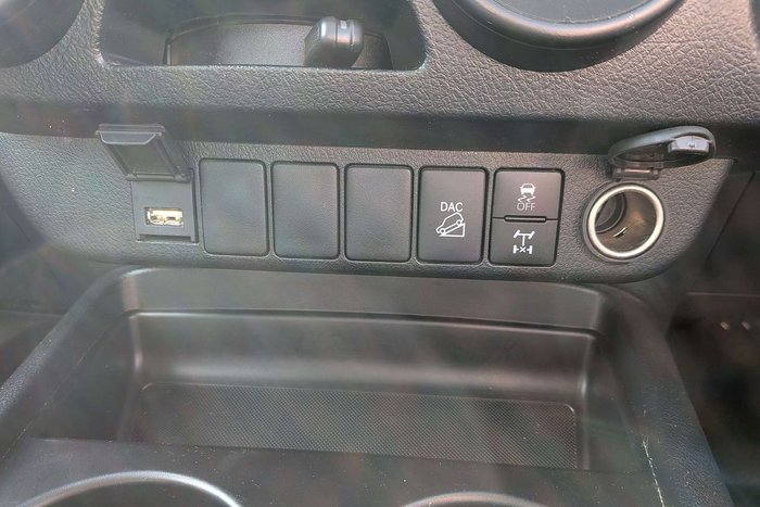 2023 Toyota Hilux SR