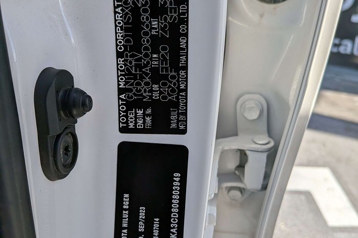 2023 Toyota Hilux SR