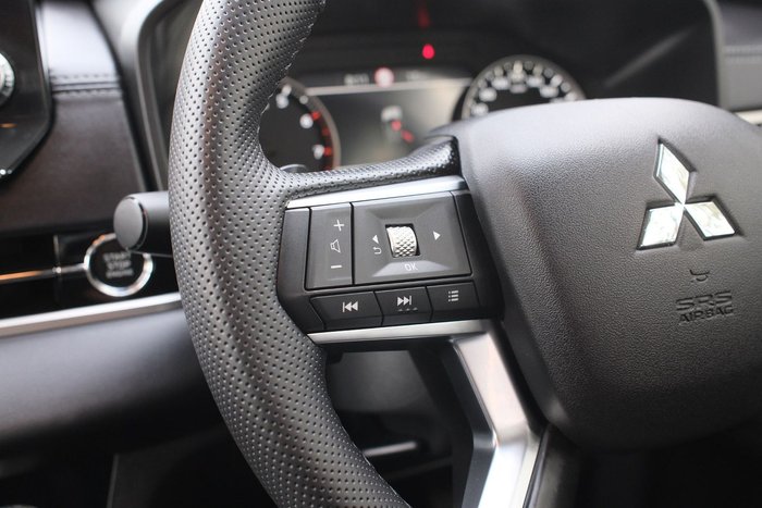 2025 Mitsubishi Outlander LS