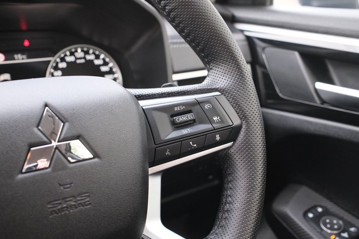 2025 Mitsubishi Outlander LS