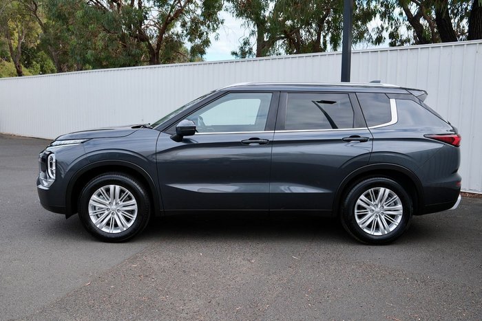 2025 Mitsubishi Outlander LS