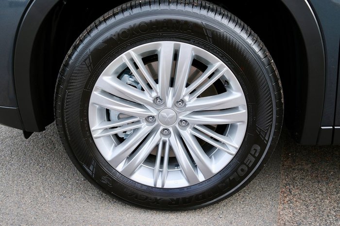 2025 Mitsubishi Outlander LS