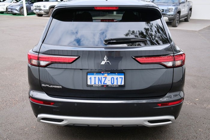 2025 Mitsubishi Outlander LS