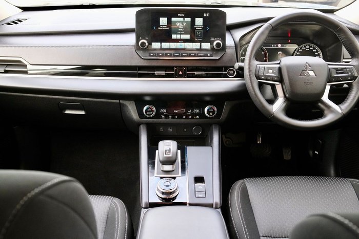 2025 Mitsubishi Outlander LS