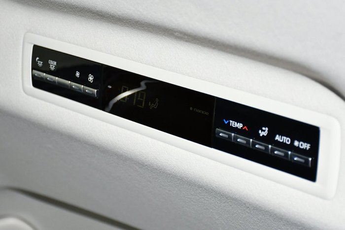 2019 Toyota Granvia VX