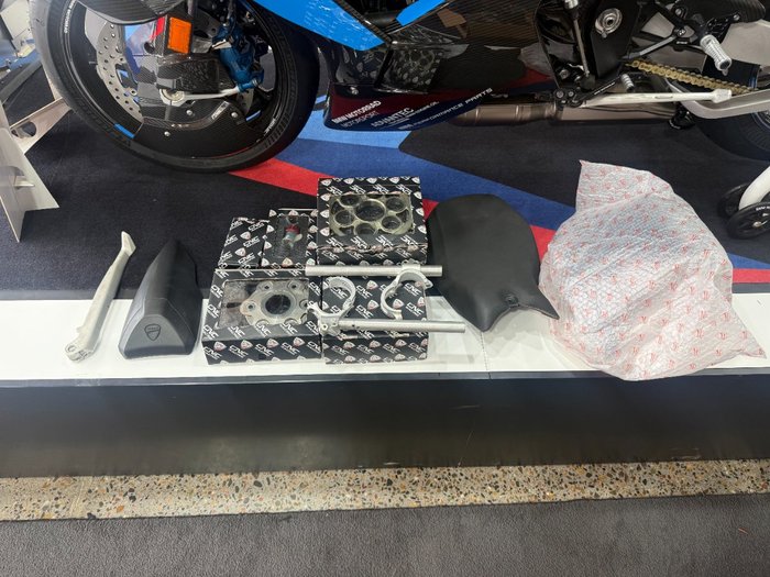 2015 DUCATI 1299 PANIGALE S Red