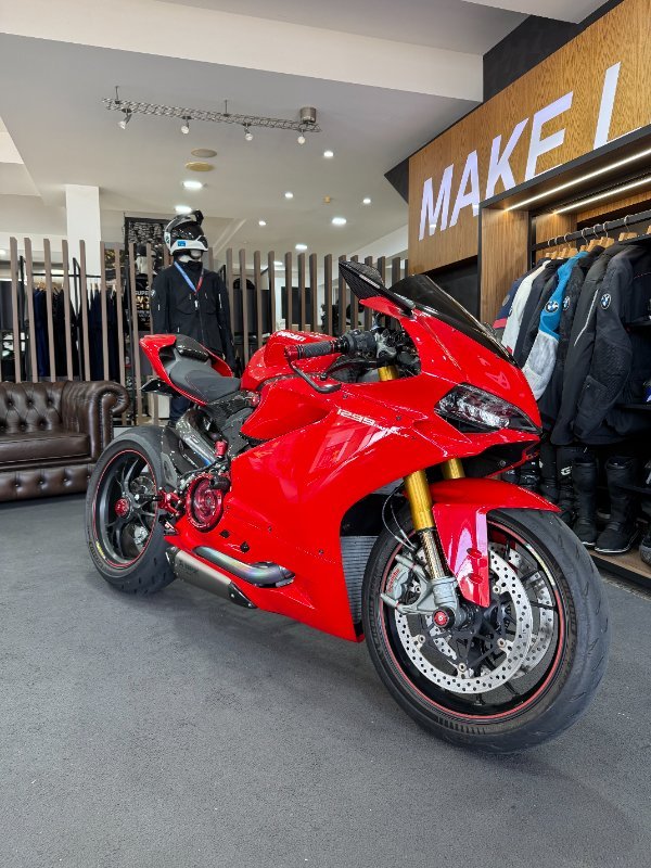 2015 DUCATI 1299 PANIGALE S Red