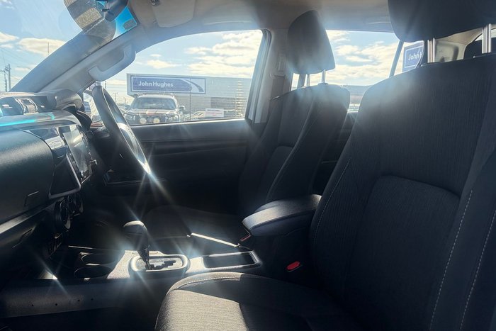2022 Toyota Hilux SR