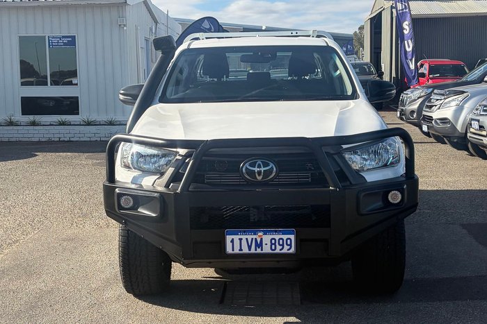 2022 Toyota Hilux SR