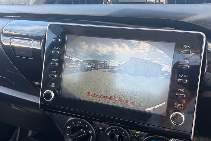 2022 Toyota Hilux SR