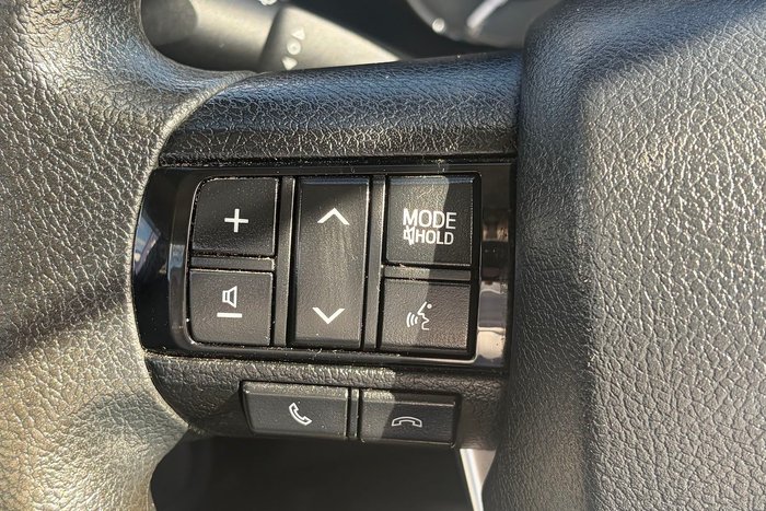 2022 Toyota Hilux SR