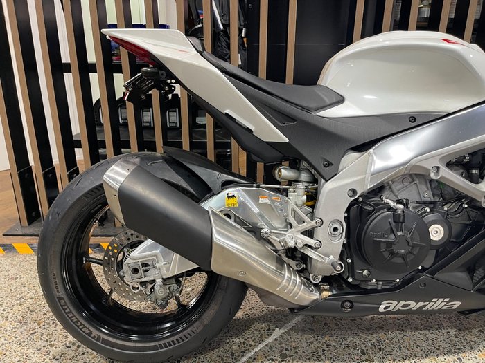 2013 Aprilia RSV4 R WHITE