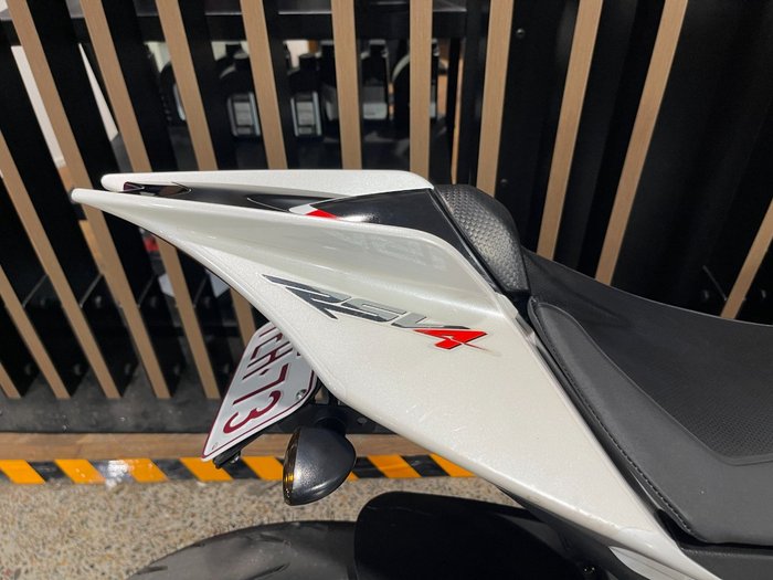 2013 Aprilia RSV4 R WHITE