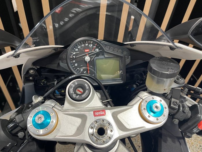 2013 Aprilia RSV4 R WHITE