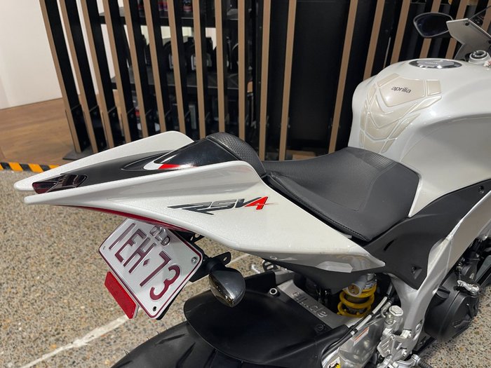 2013 Aprilia RSV4 R WHITE