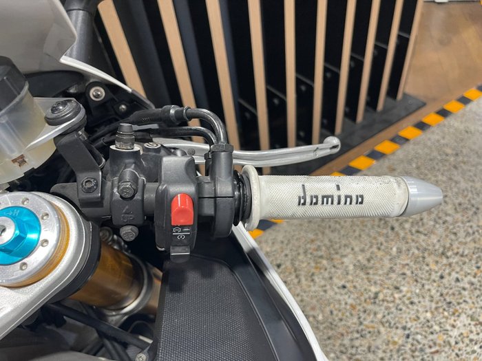 2013 Aprilia RSV4 R WHITE