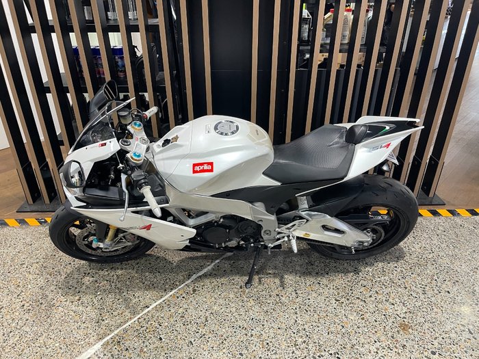 2013 Aprilia RSV4 R WHITE