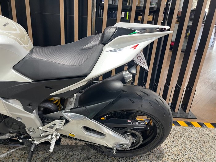 2013 Aprilia RSV4 R WHITE