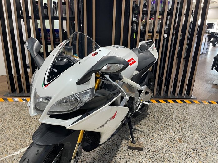 2013 Aprilia RSV4 R WHITE