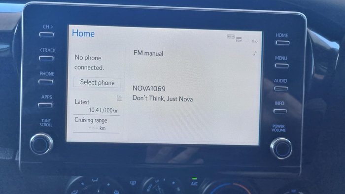 2022 Toyota Hilux SR