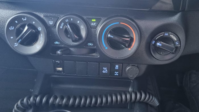 2022 Toyota Hilux SR