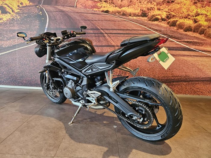 2018 Triumph Street Triple S 660 LAMS Street Triple Black