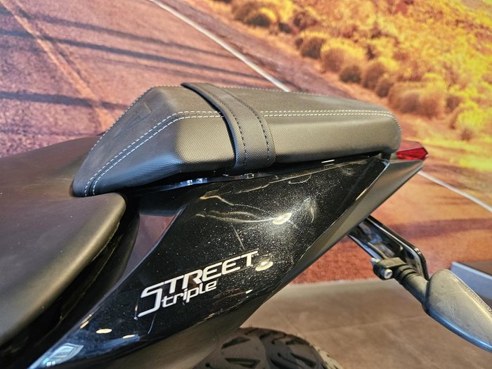 2018 Triumph Street Triple S 660 LAMS Street Triple Black