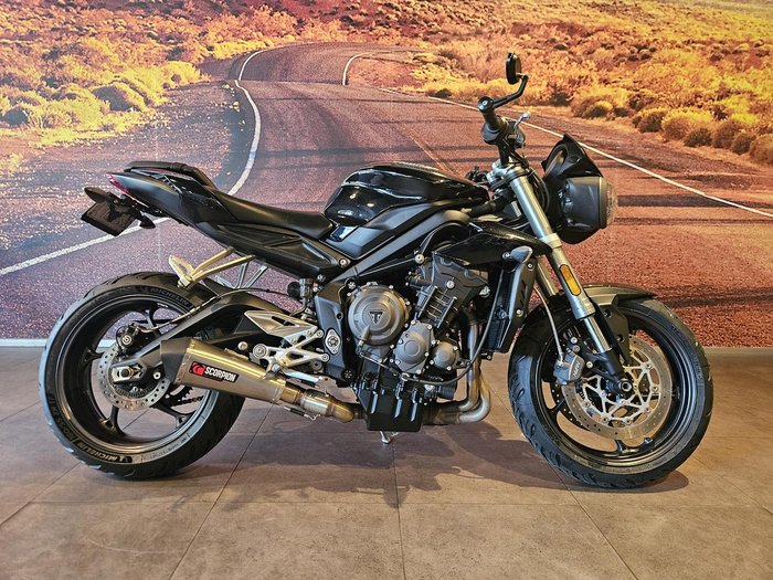 2018 Triumph Street Triple S 660 LAMS Street Triple Black