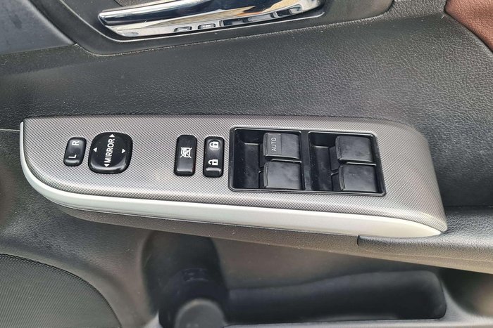 2016 Toyota Camry Atara SX