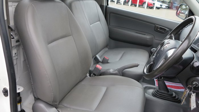 2015 Toyota Hilux Workmate TGN16R MY14 4x2 Glacier White