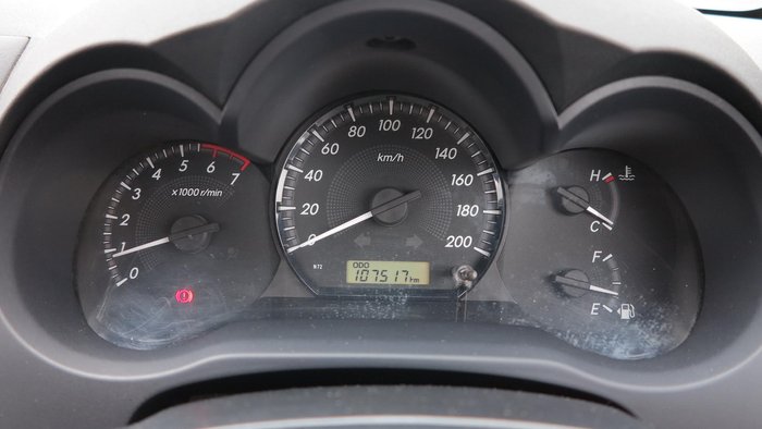 2015 Toyota Hilux Workmate TGN16R MY14 4x2 Glacier White