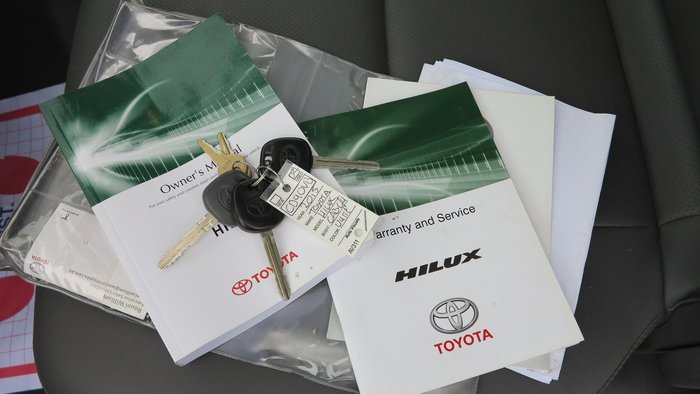 2015 Toyota Hilux Workmate TGN16R MY14 4x2 Glacier White