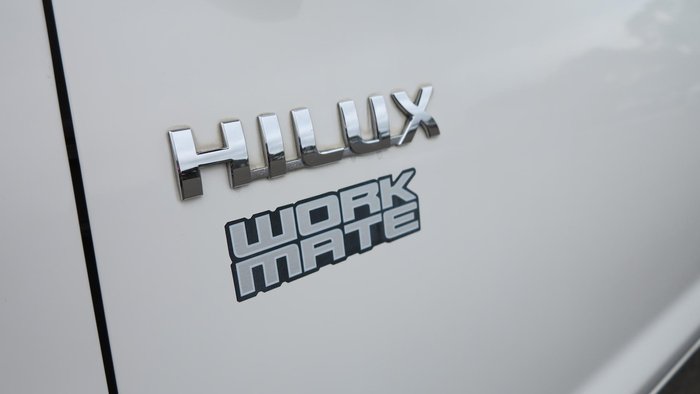 2015 Toyota Hilux Workmate TGN16R MY14 4x2 Glacier White