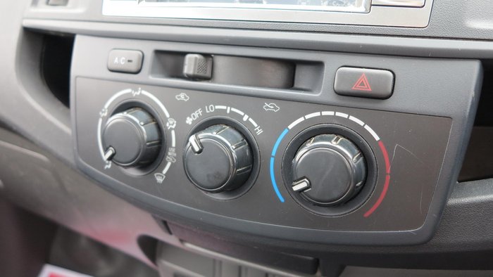 2015 Toyota Hilux Workmate TGN16R MY14 4x2 Glacier White