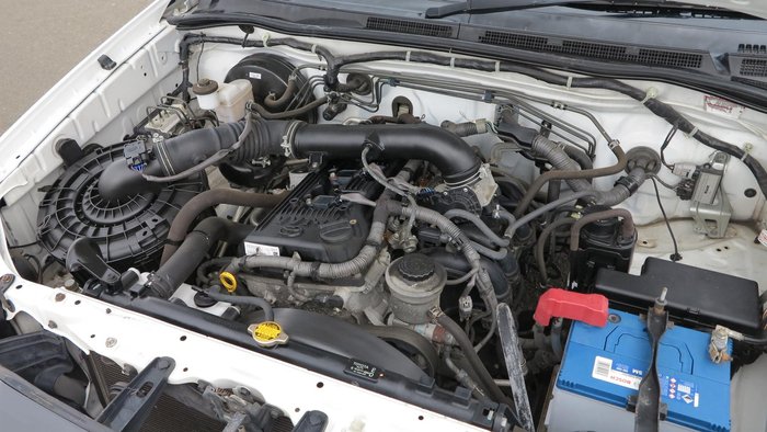 2015 Toyota Hilux Workmate TGN16R MY14 4x2 Glacier White