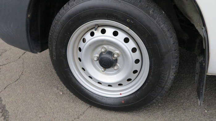 2015 Toyota Hilux Workmate TGN16R MY14 4x2 Glacier White