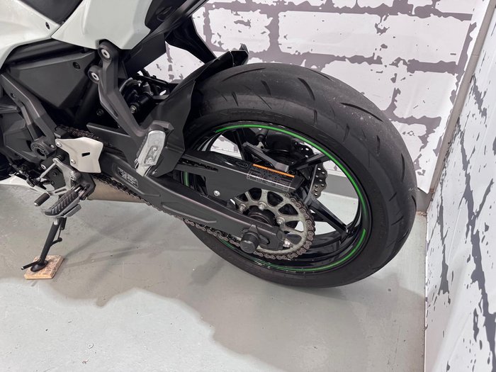 2022 Kawasaki Ninja 650L (LAMS) ABS Ninja White