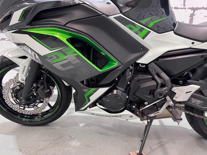 2022 Kawasaki Ninja 650L (LAMS) ABS Ninja White