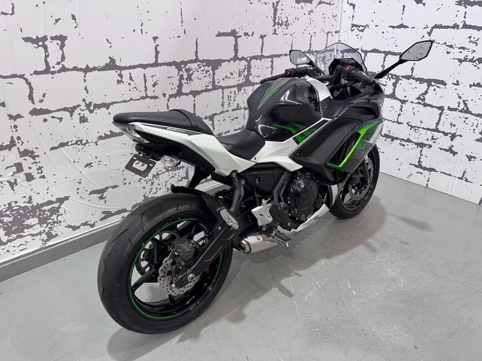 2022 Kawasaki Ninja 650L (LAMS) ABS Ninja White