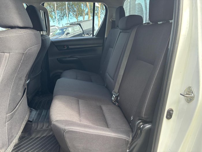 2022 Toyota Hilux SR